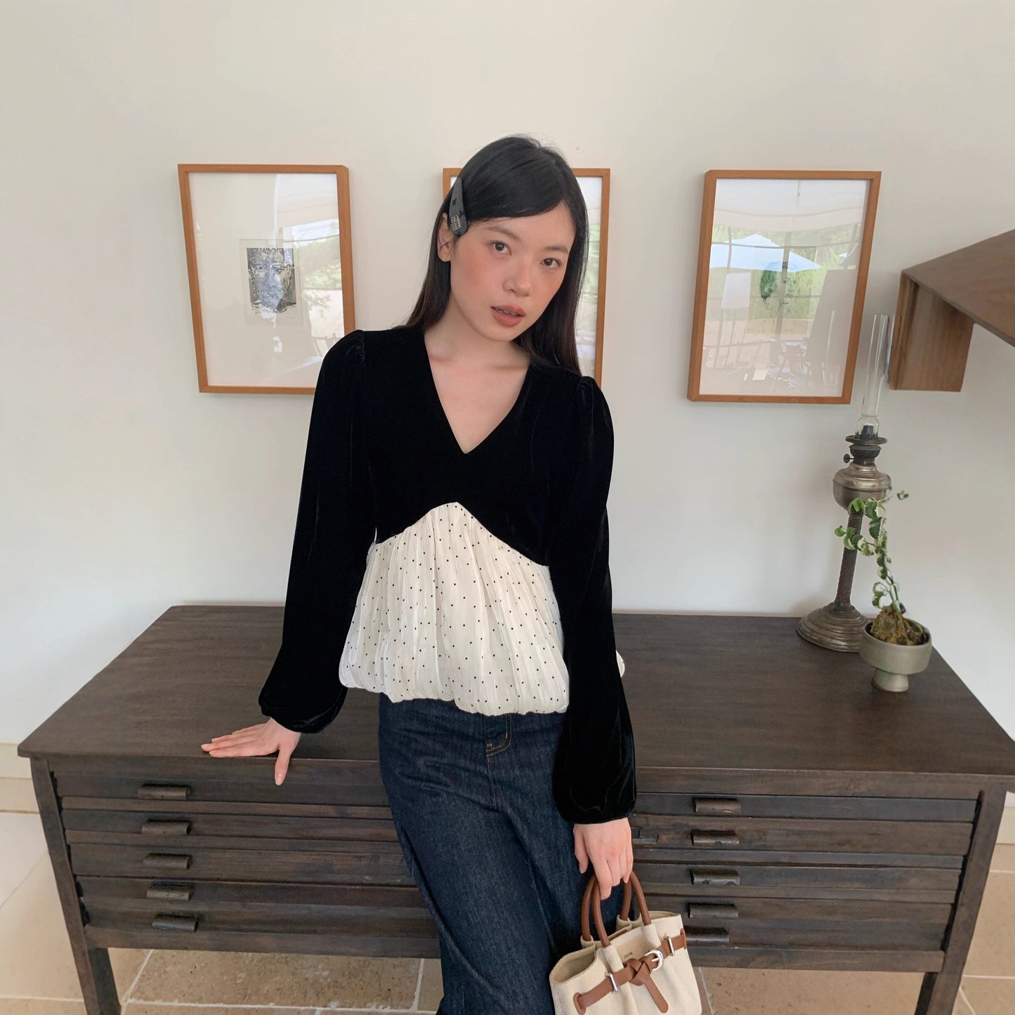 Age-reducing splicing long-sleeved V-neck velvet sweater