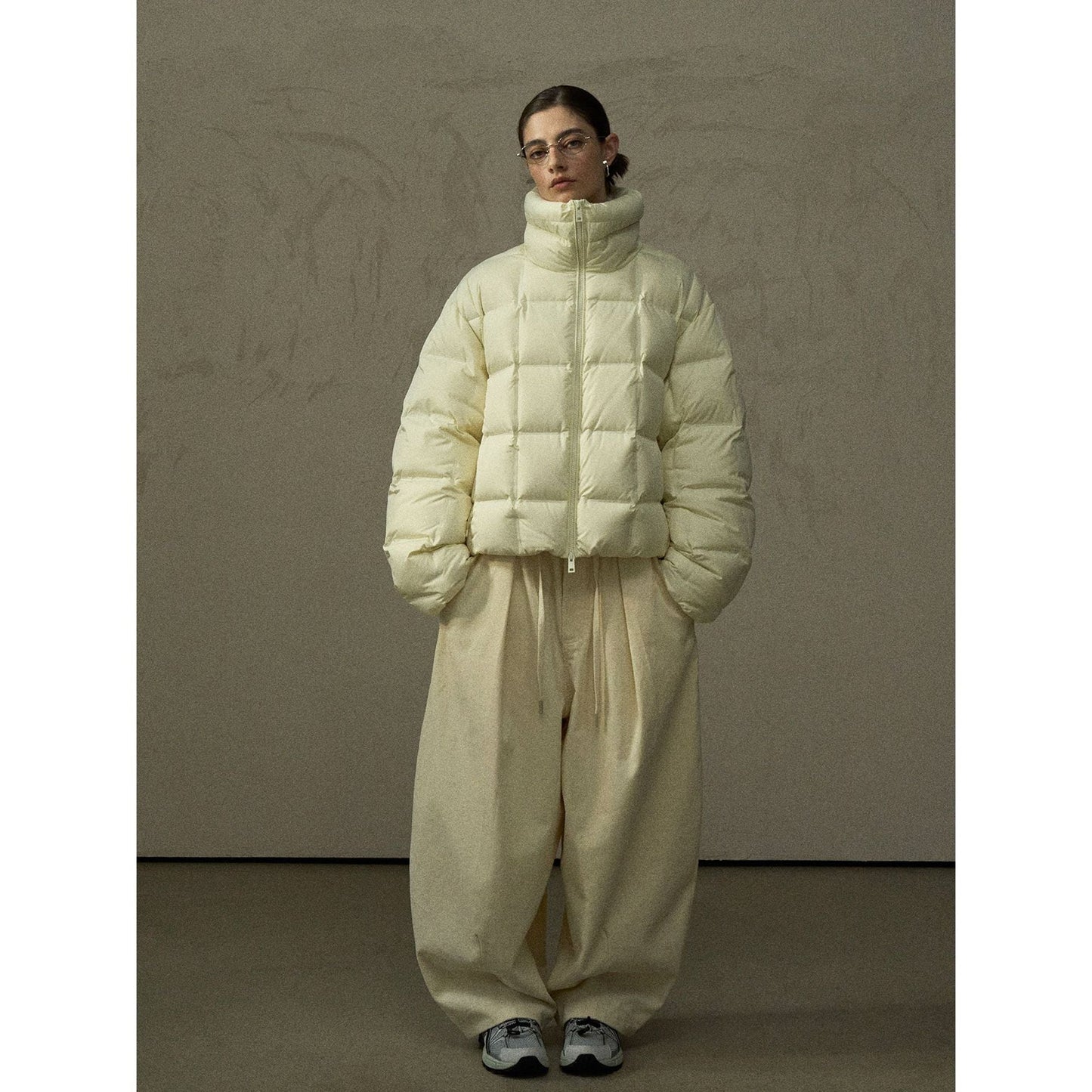 Winter high-density fit anti-down square grid direct charging stand-up collar no quilting line down jacket