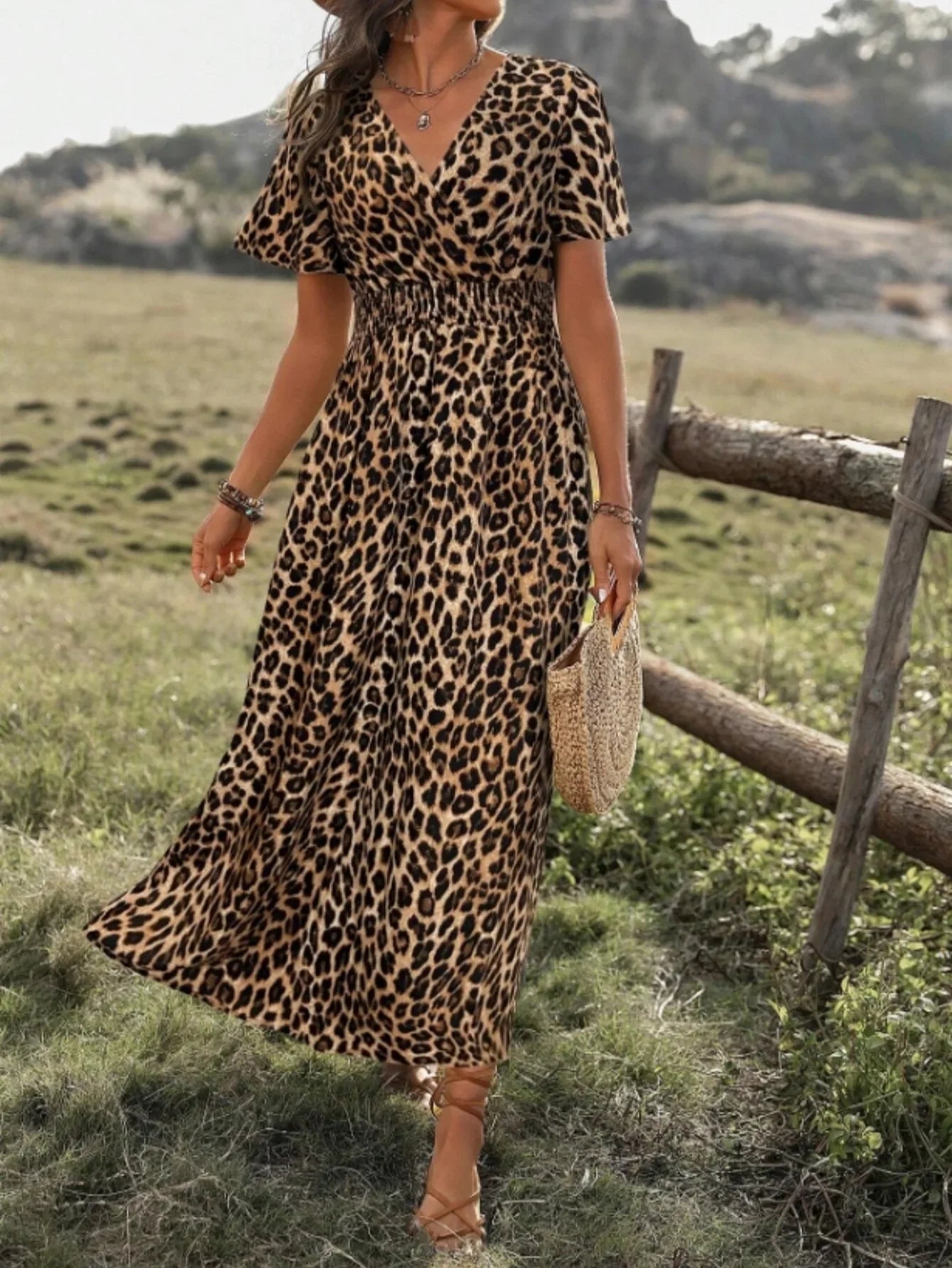 V-Neck Waist-Cinching Midi Dress with Leopard Print and Flutter Sleeves in Vintage Bohemian Style