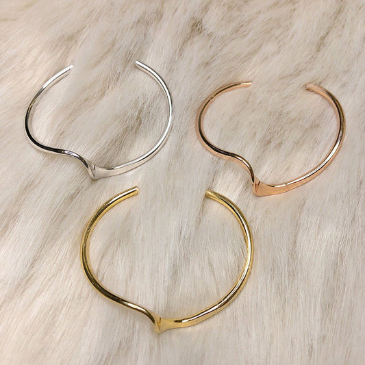 Cold wind ripple bracelet Japanese and Korean niche temperament versatile women's design sense wave open hand jewelry simple bracelet