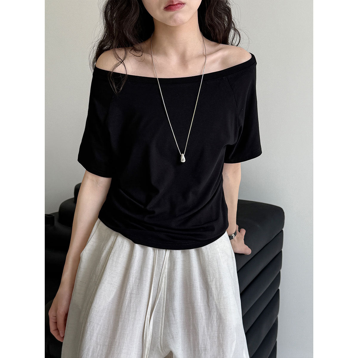 Korean simple niche design one-word off-the-shoulder short-sleeved women's summer new diagonal collar loose T-shirt