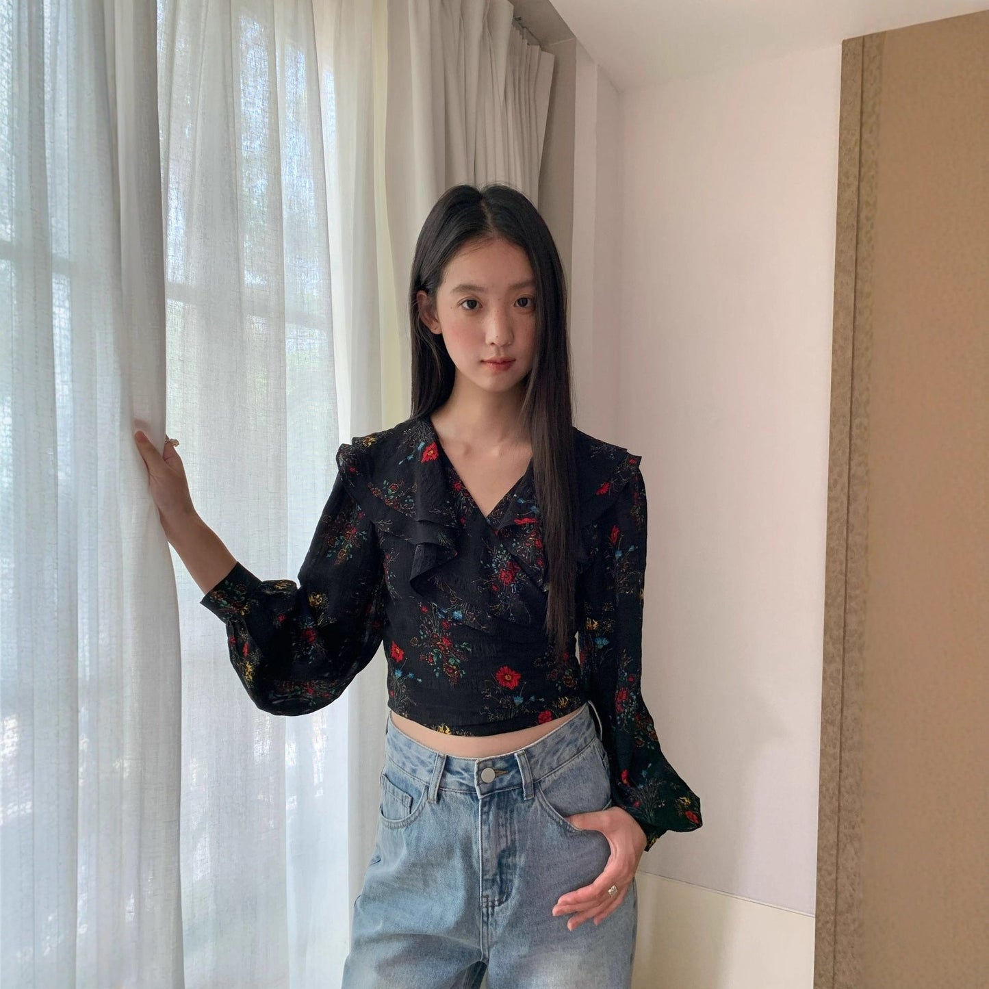 Autumn French brilliant age-reducing short strap floral ruffle edge shirt
