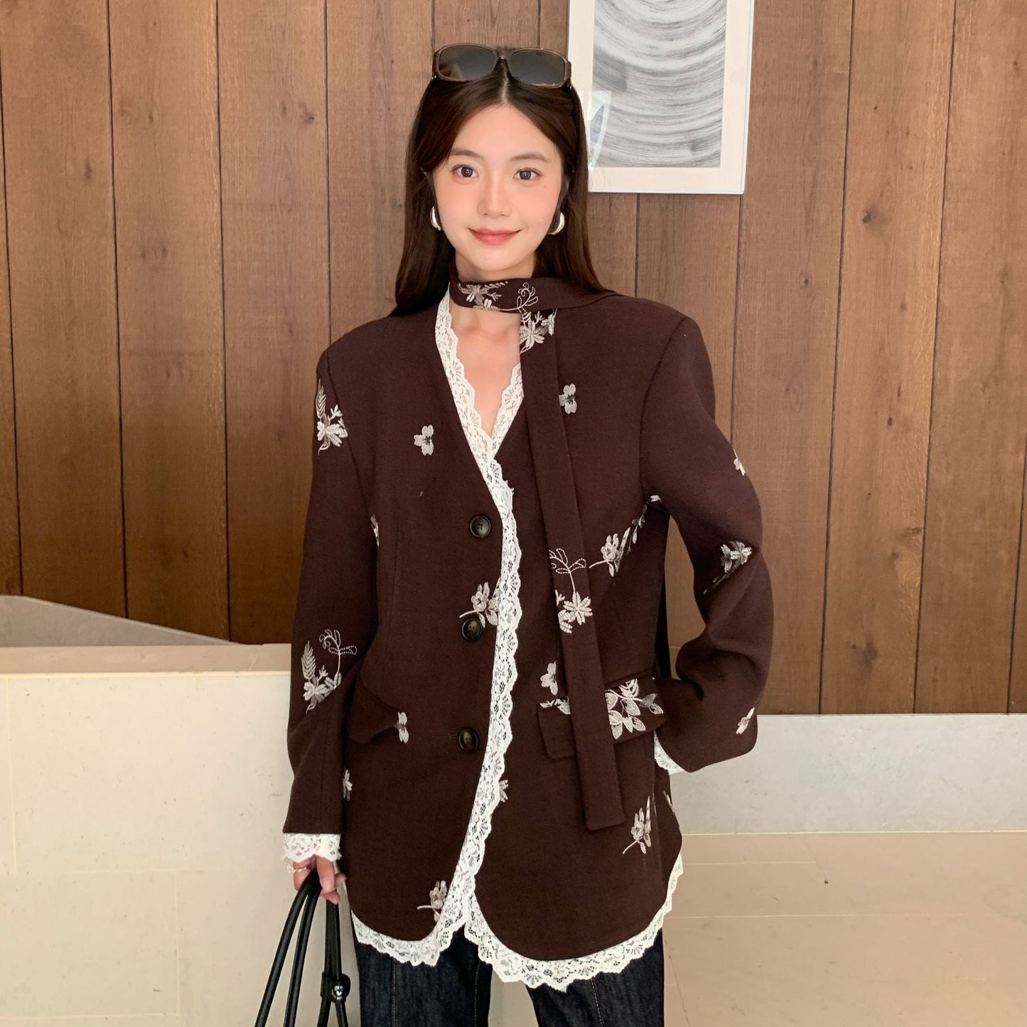 Loose embroidered lace edge v-neck blazer