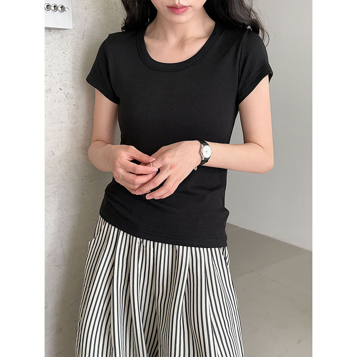 Huge comfort~ Tencel wool shoulder U-neck short-sleeved T-shirt women's summer commuting slim-fitting and thin top