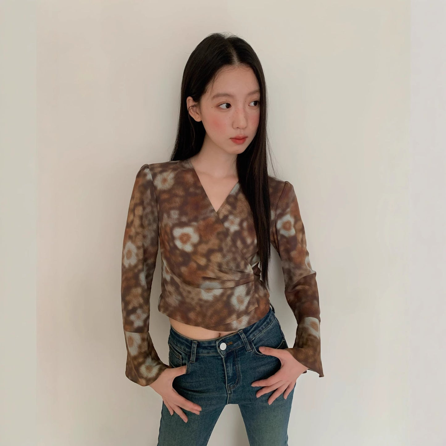 Coffee long-sleeved waist v-neck one-piece shirt