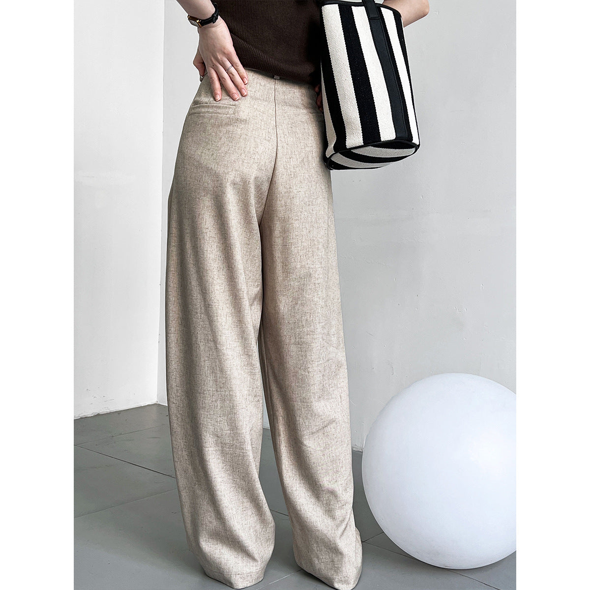 Minimalist old money wind mopping suit pants