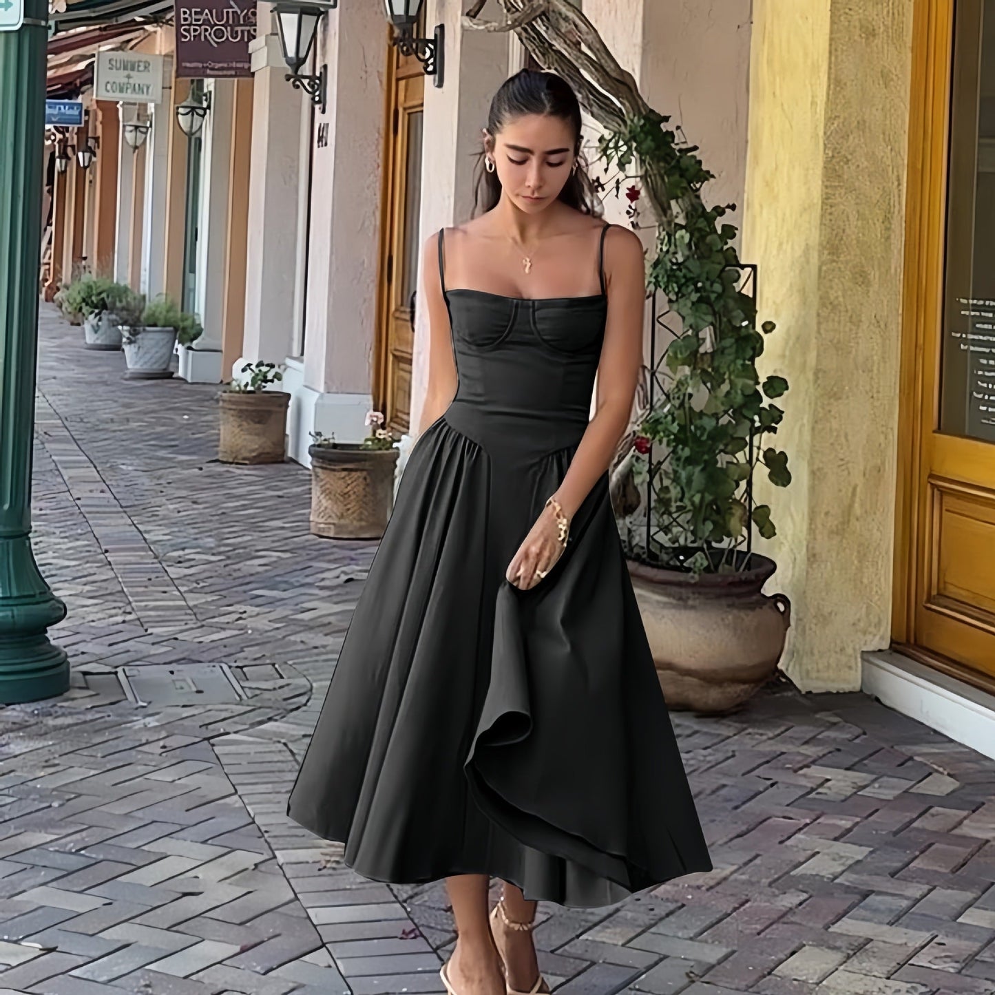 Slim-fitting sexy backless mid-length dress