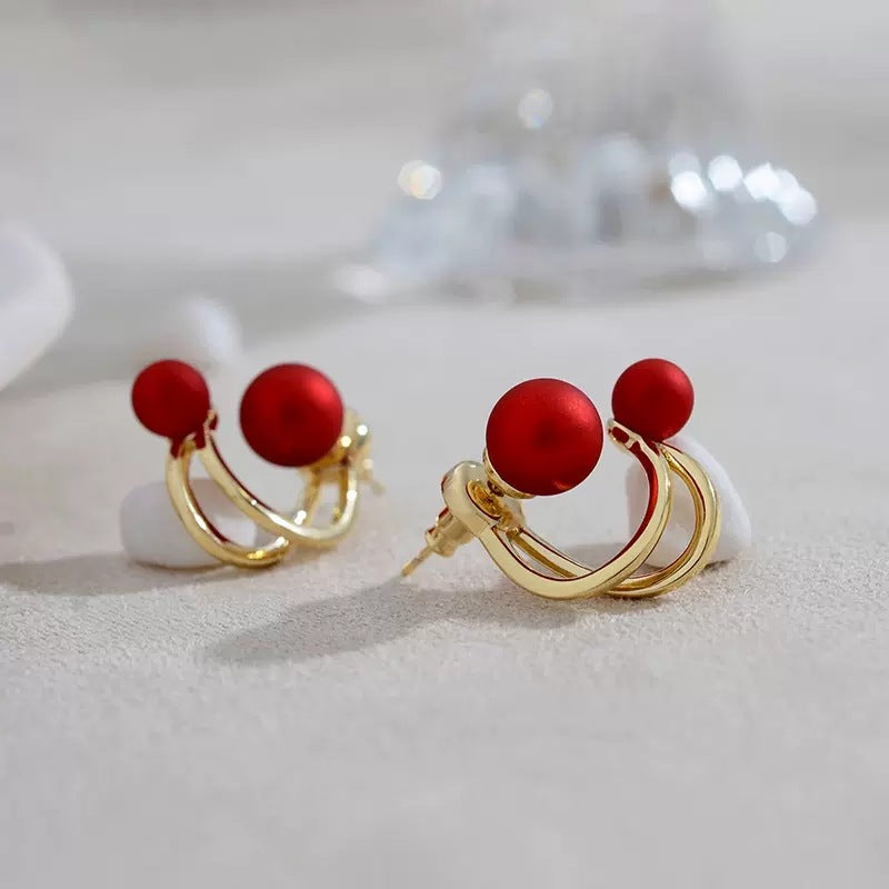 Curved hook pearl earrings New trendy niche design stud earrings Women's sterling silver light luxury high-end versatile earrings