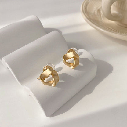 Korean jewelry simple temperament personalized stud earrings women's light luxury niche high-end pearl earrings earrings
