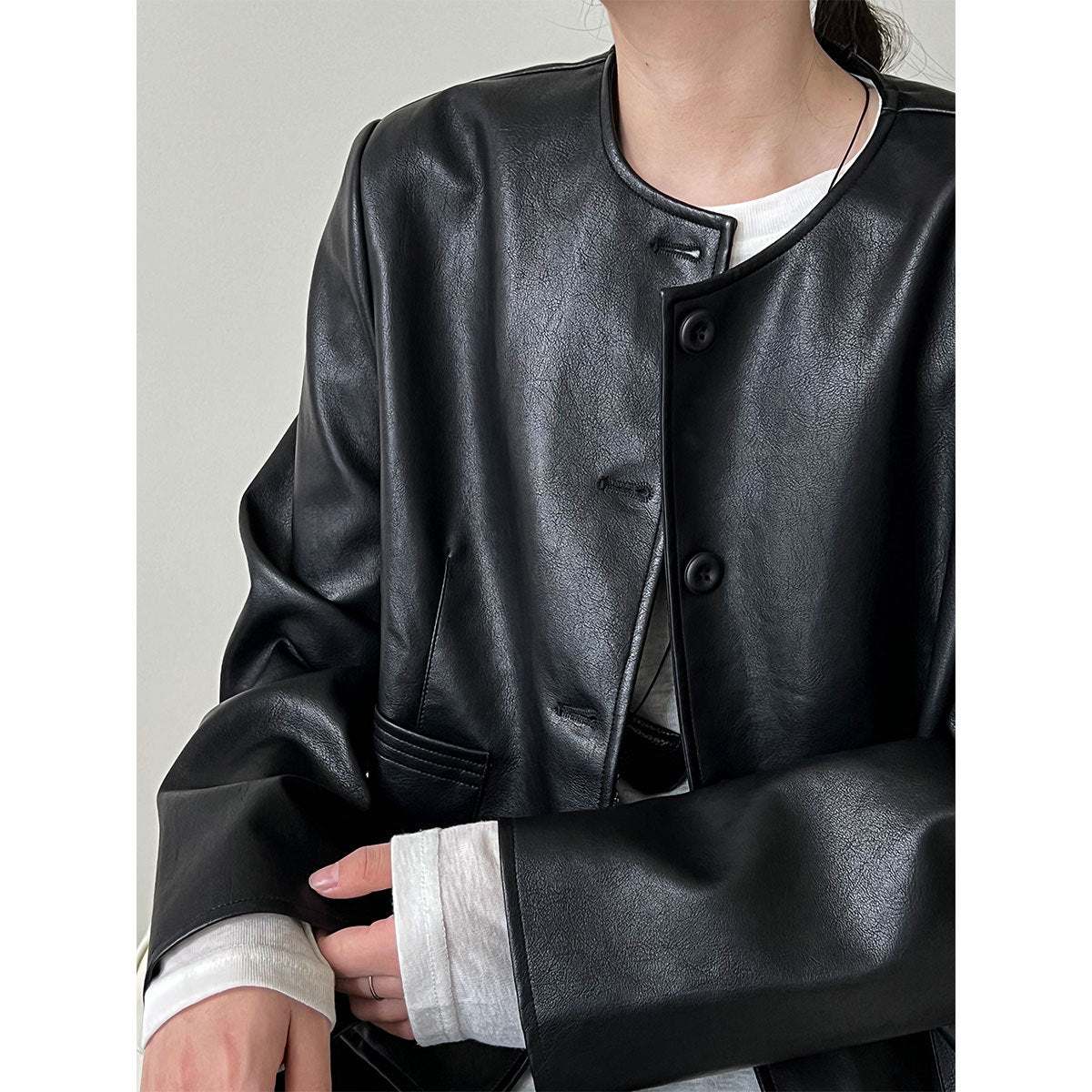 Crew neck Korean single-breasted short leather jacket for women
