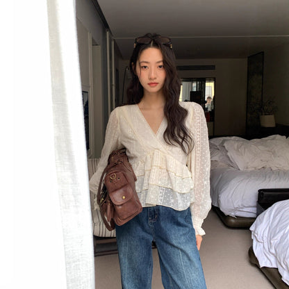 Chic design ruffled long-sleeved v-neck shirt