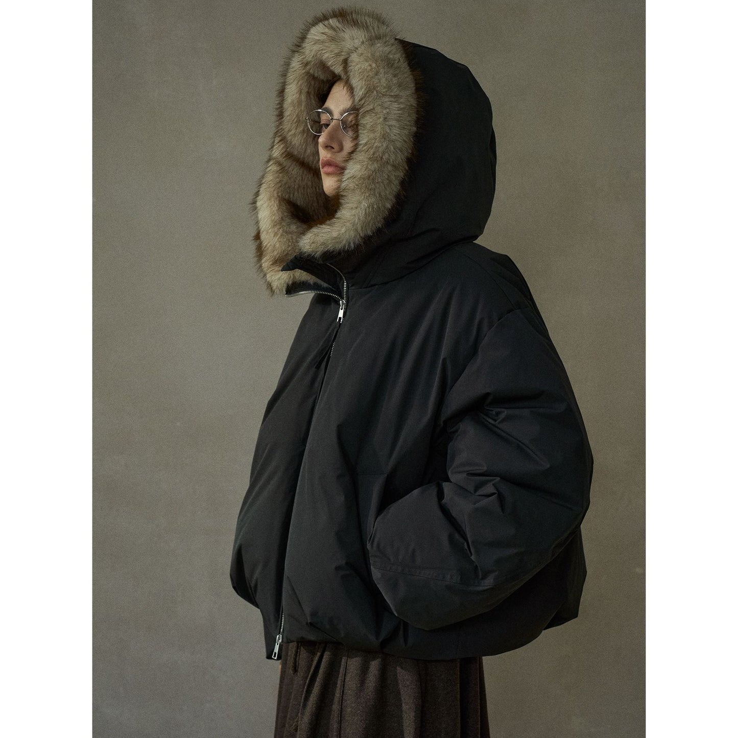 Winter eco-friendly fur hooded balloon-shaped volume-sensitive silhouette down jacket