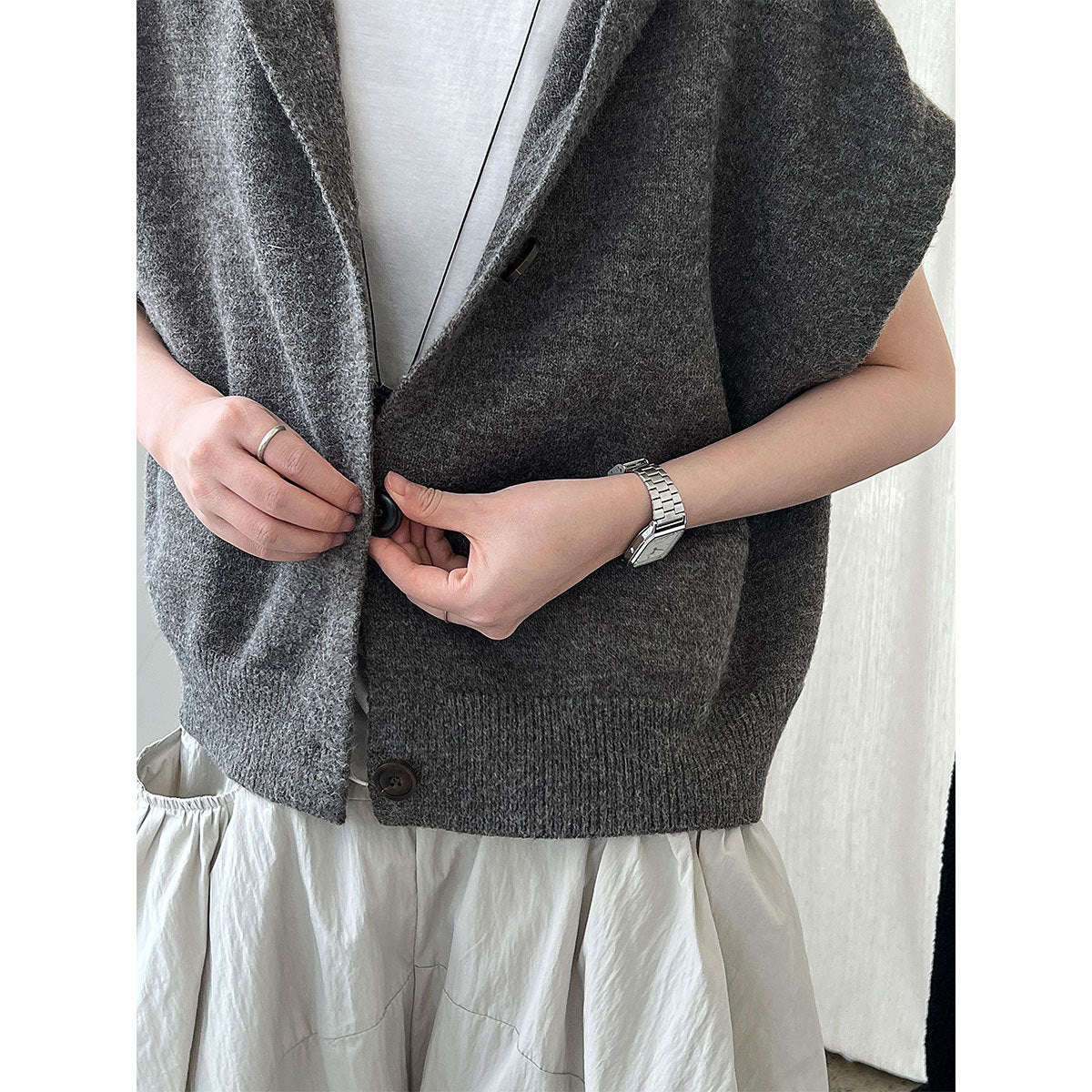 Korean loose large version hooded sleeveless knitted cardigan women's autumn new stacked short vest ss845