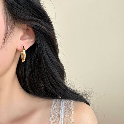 Light luxury Hong Kong style earrings women's geometric oval explosion high-end element ring earrings niche design ear buckle direct sales