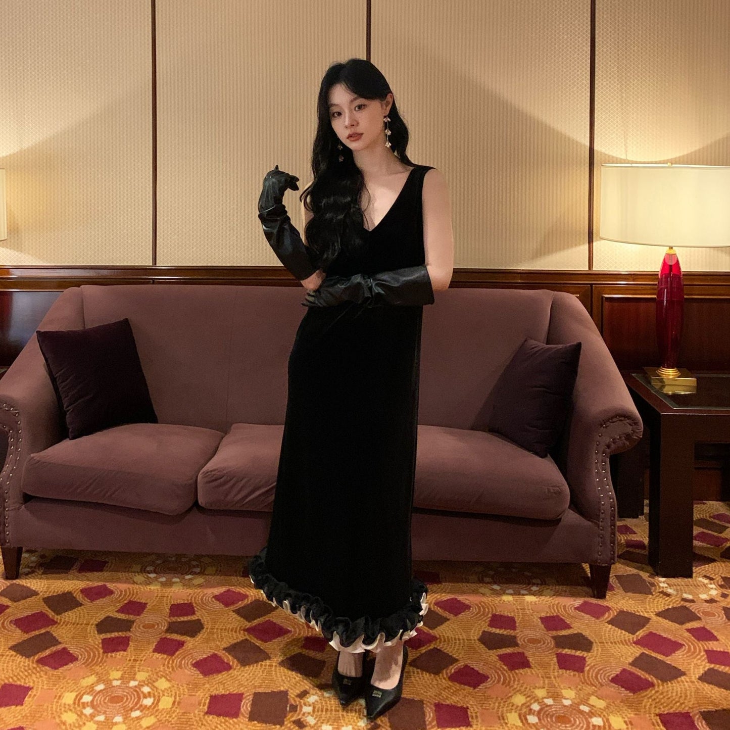 French Hepburn temperament long dress v-neck sleeveless velvet dress
