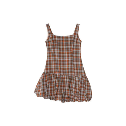 Age reduction and thin waist plaid suspender dress