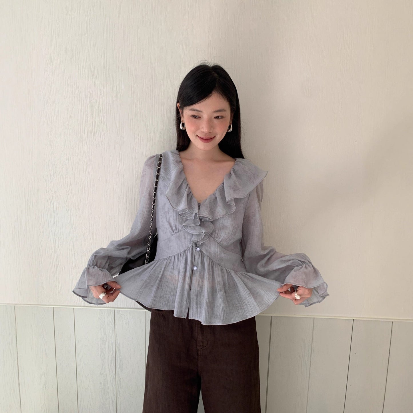 Autumn French age-reducing waist design long-sleeved v-neck ruffle edge shirt