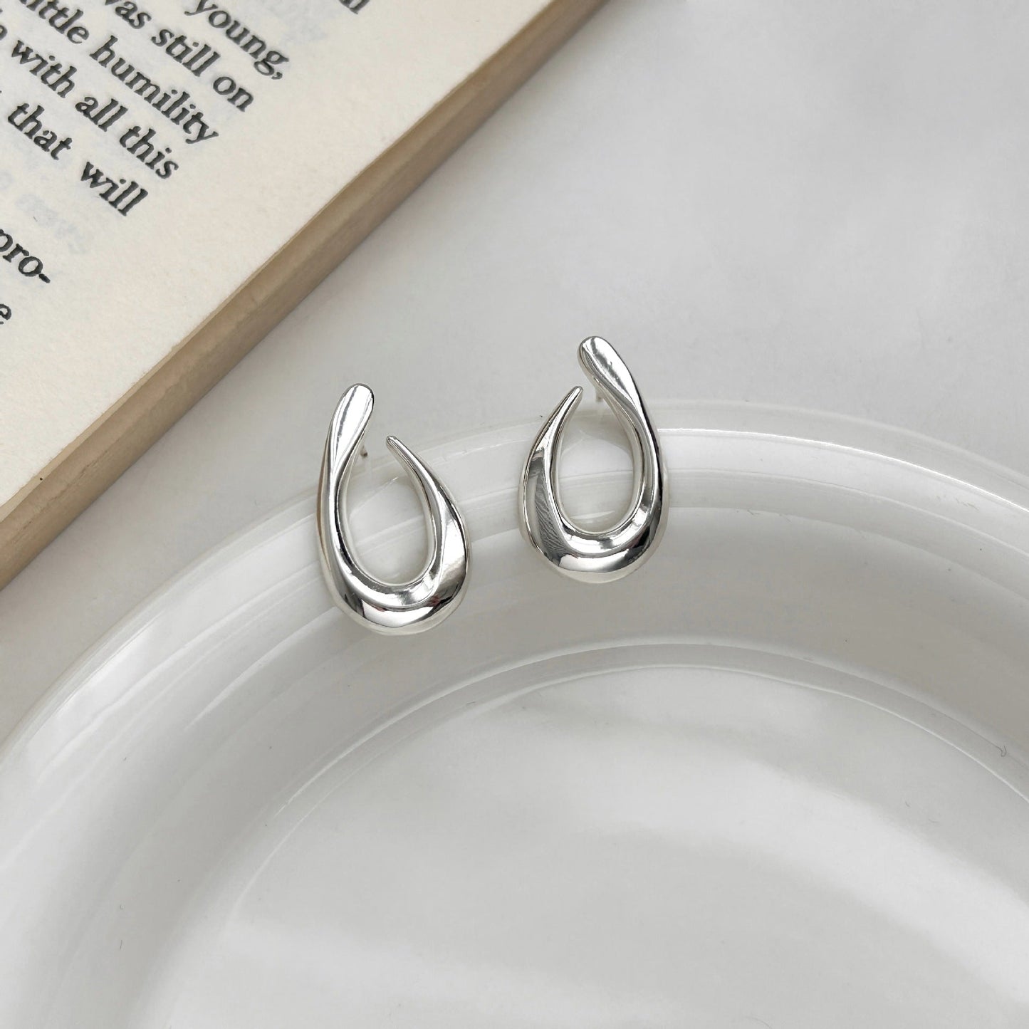 Silver Needle French Metal Wind Geometric Irregular Stud Earrings Elegant Water Drop Earrings Premium Earrings