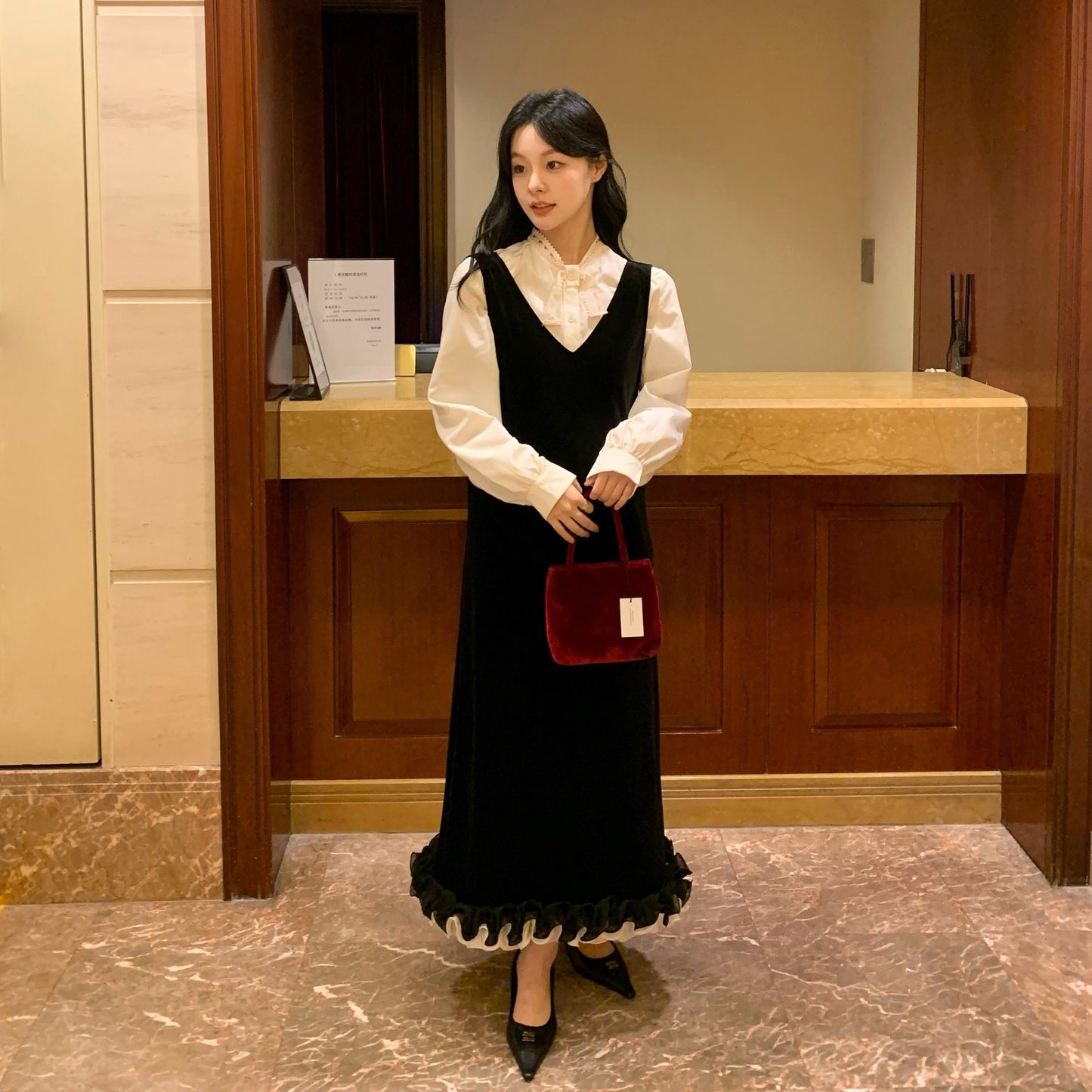 French Hepburn temperament long dress v-neck sleeveless velvet dress