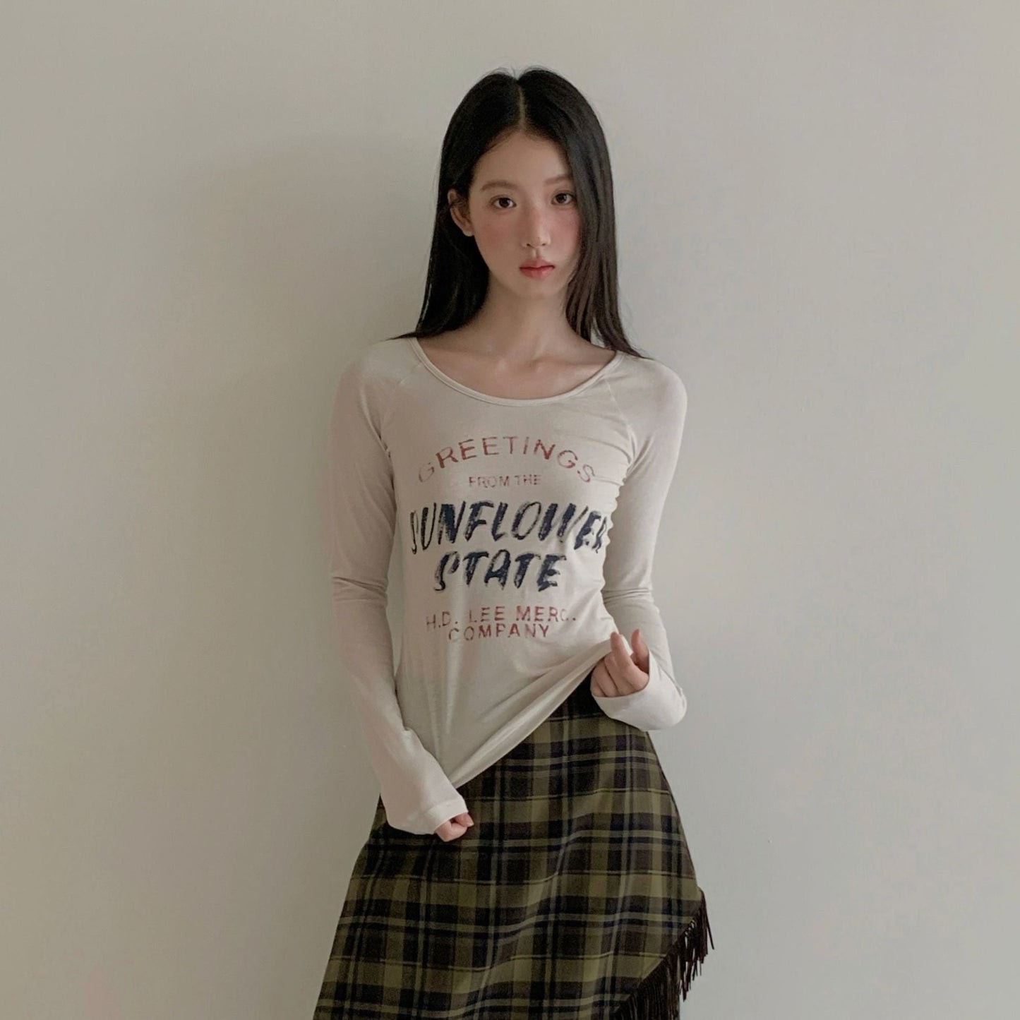 Versatile English letter print T-shirt women's long-sleeved U-neck top
