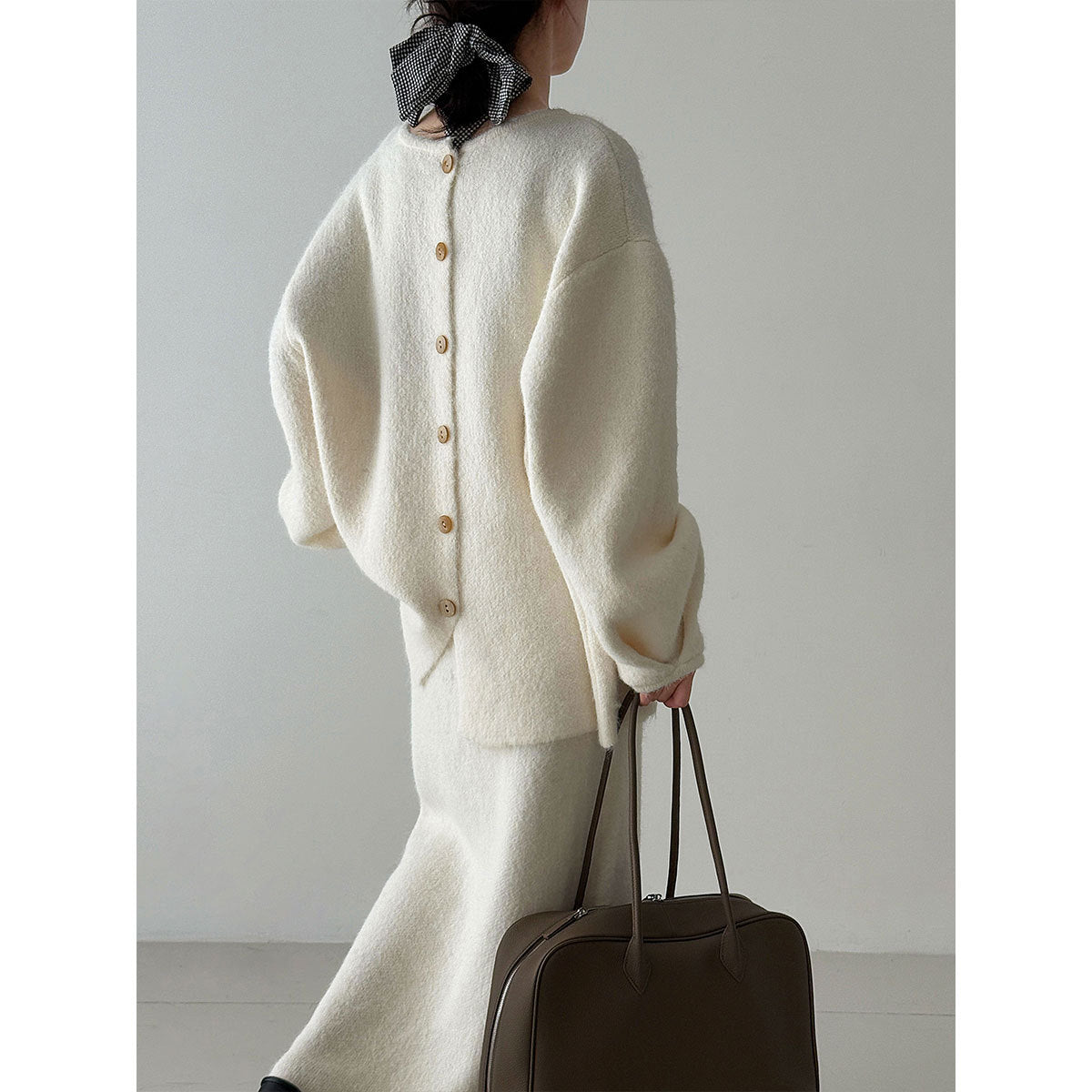 Korean autumn and winter warm back buttons lazy sweater + skirt women's new gentle suit