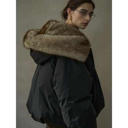 Winter eco-friendly fur hooded balloon-shaped volume-sensitive silhouette down jacket