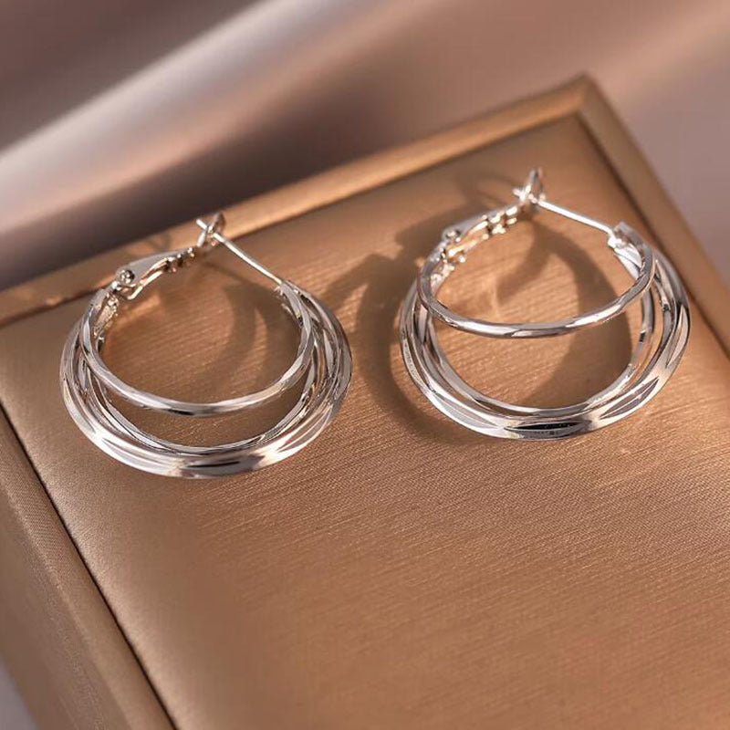 Gold circle earrings, new three-line high-end, unique earrings, fashionable and personalized ins stud earrings, women's earrings.