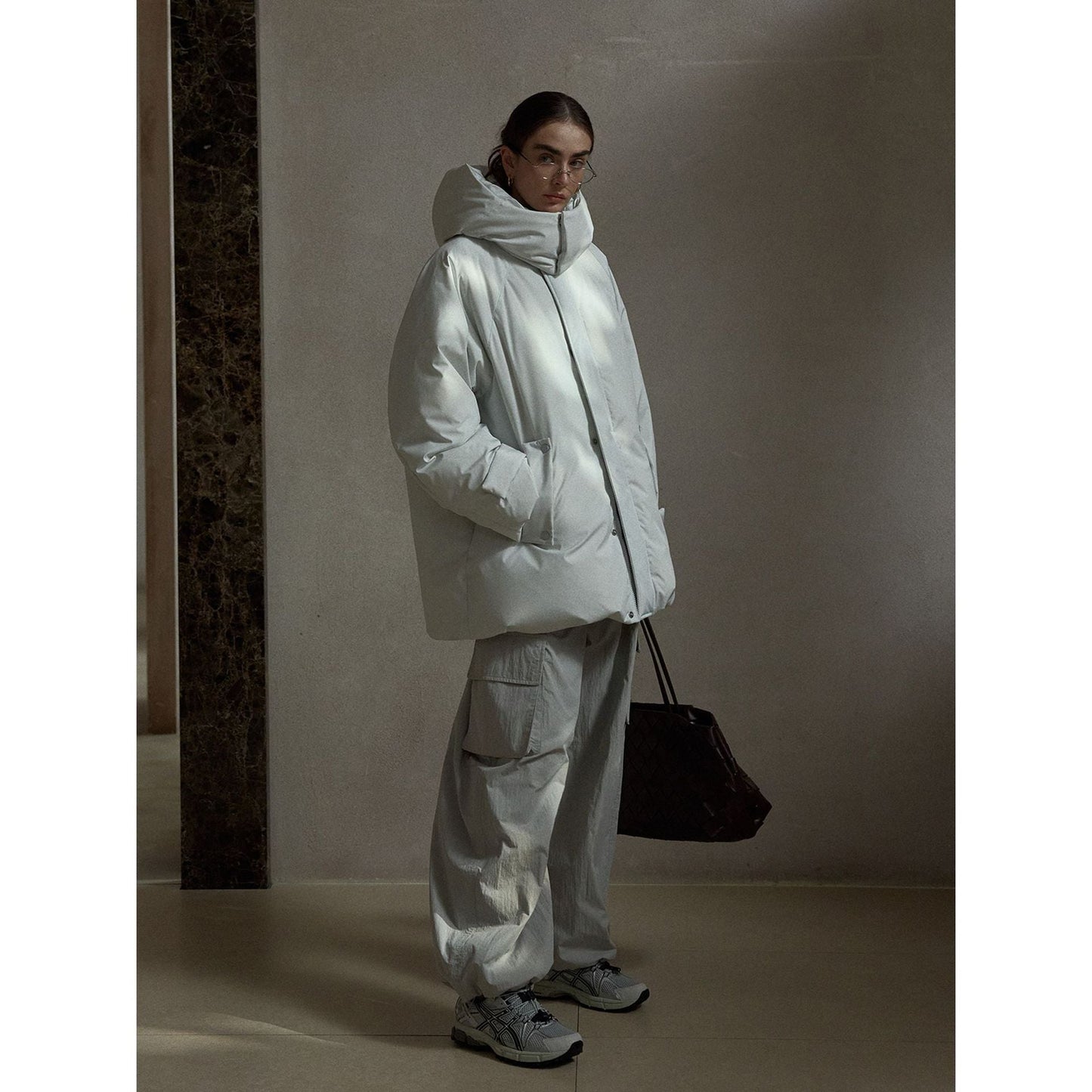 Winter gall-free anti-down hooded stand-up collar big body without quilting line Parker down jacket