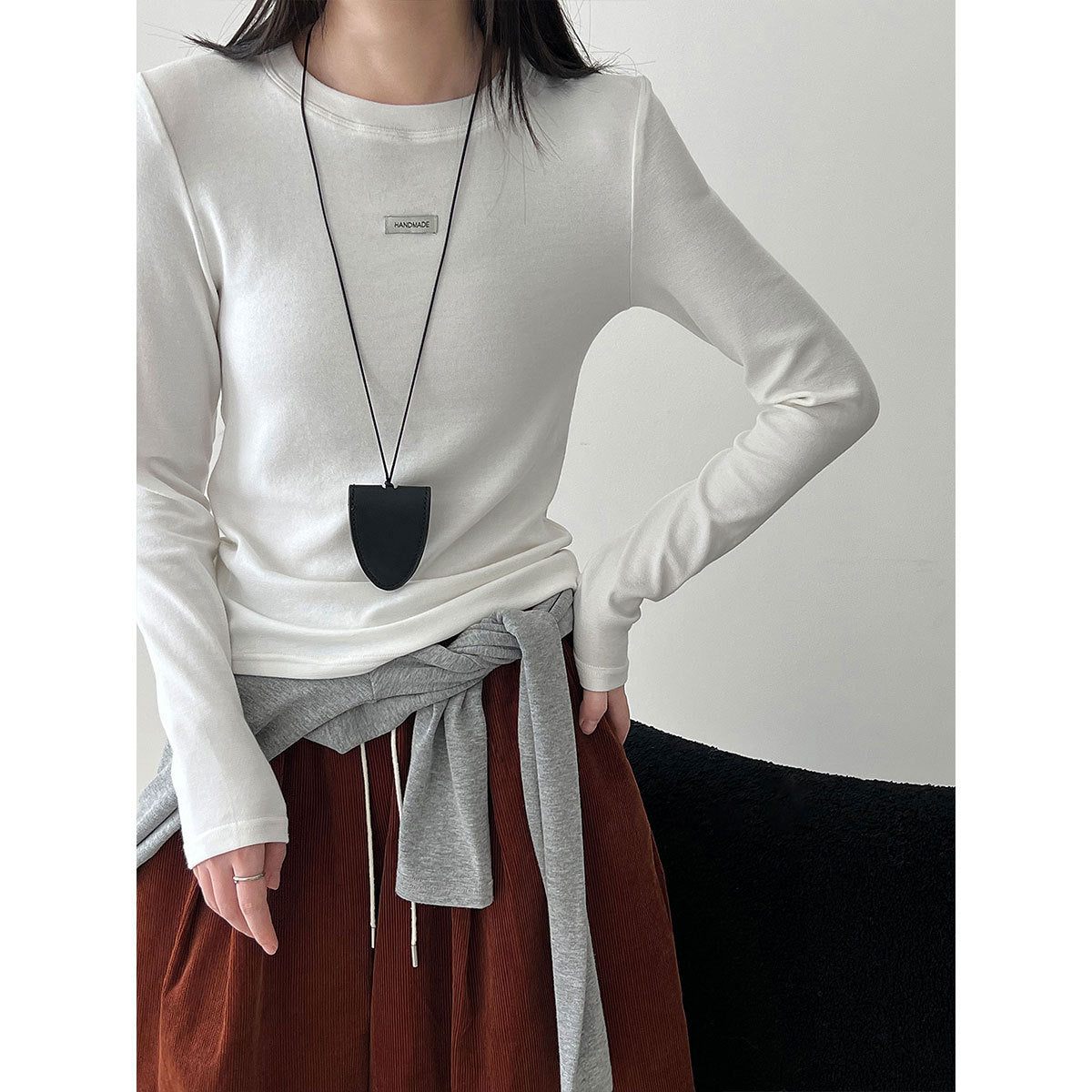 Soft and glutinous slim solid color crew neck base shirt women's autumn embroidery Korean standard design long-sleeved T-shirt top