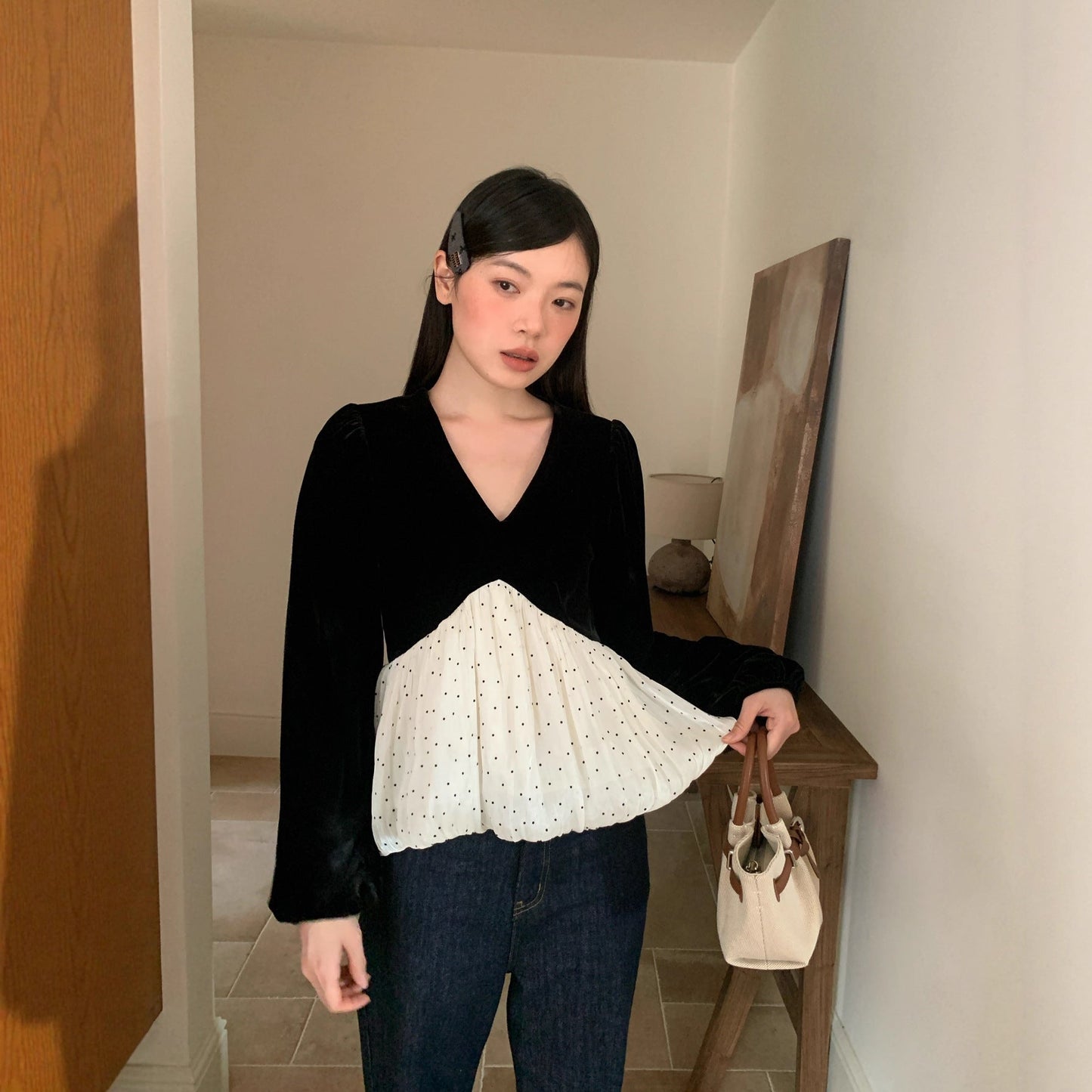 Sweet hem stitching long-sleeved v-neck top shirt