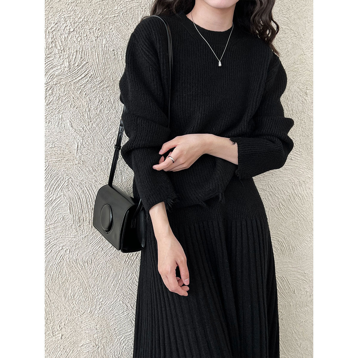 Korean lazy style crew neck knitted sweater + high waist and thin pleated skirt women's autumn and winter suit
