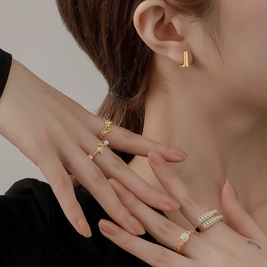 Simple and cold wind geometric earrings niche design high sense fashion small K gold ear buckle stud earrings jewelry