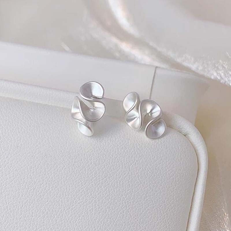 Premium sense metal mosquito coil disc loop earrings French ear clips can be worn without ear piercings, earrings are simple, fashionable and versatile