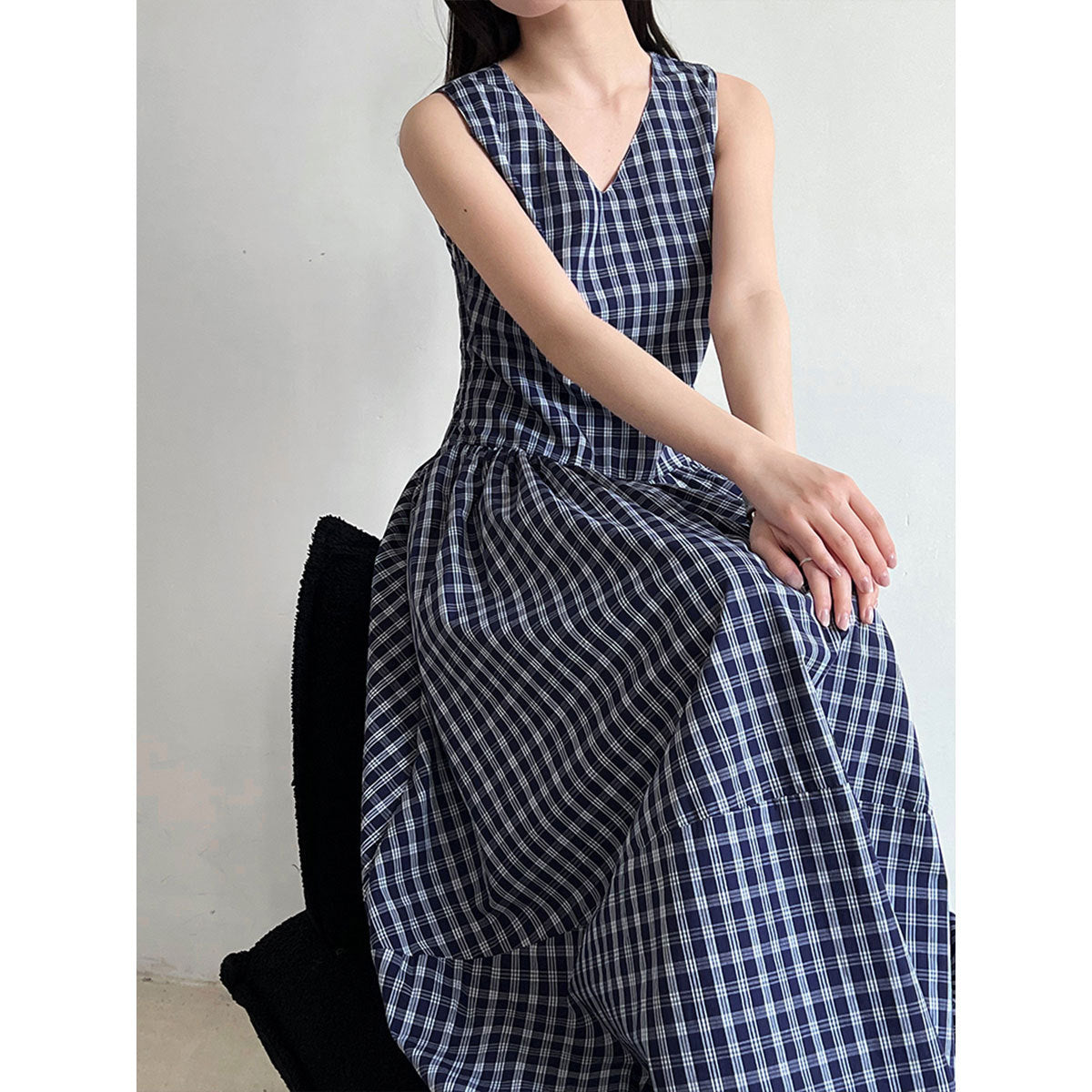 Blue plaid French dress women's spring and summer new V-neck bud vest skirt big swing dress