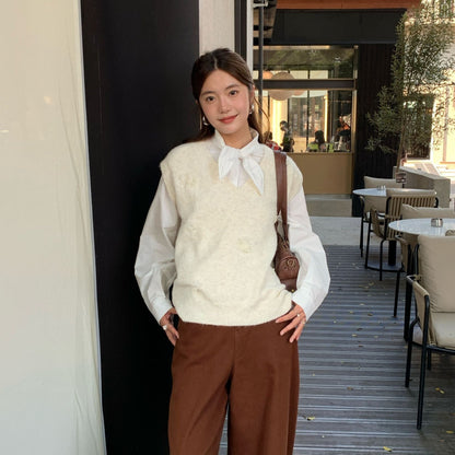 Sweet stacked three-dimensional flower wool v-neck sweater vest