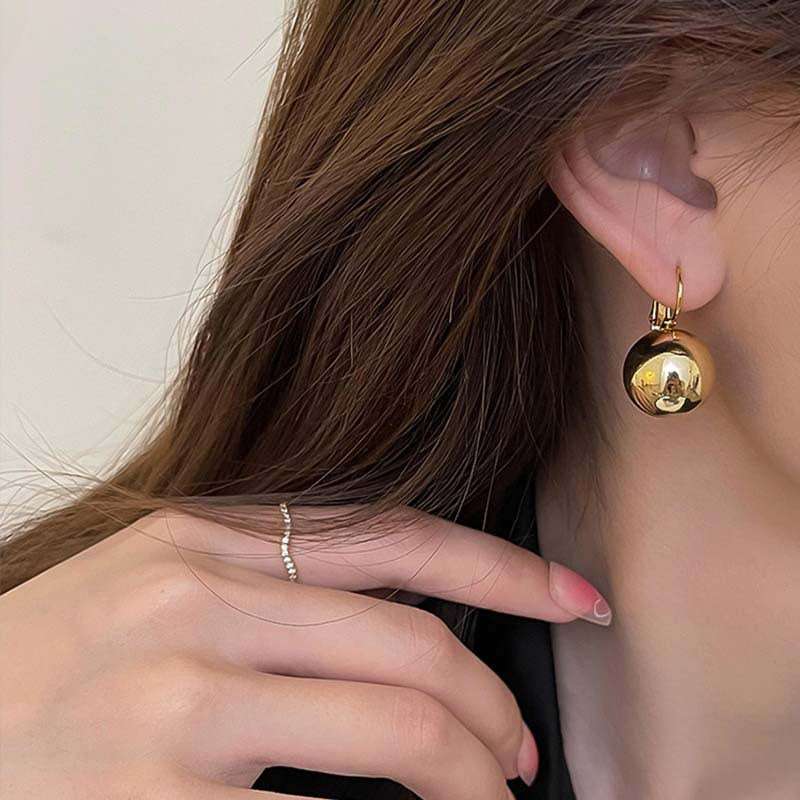 Metal ball earrings light luxury high-end sense niche design earrings autumn and winter earrings 2023 new trendy stud earrings