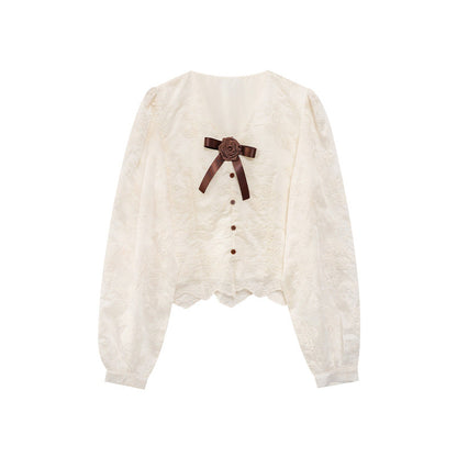 Beautiful age-reducing embroidered bow top
