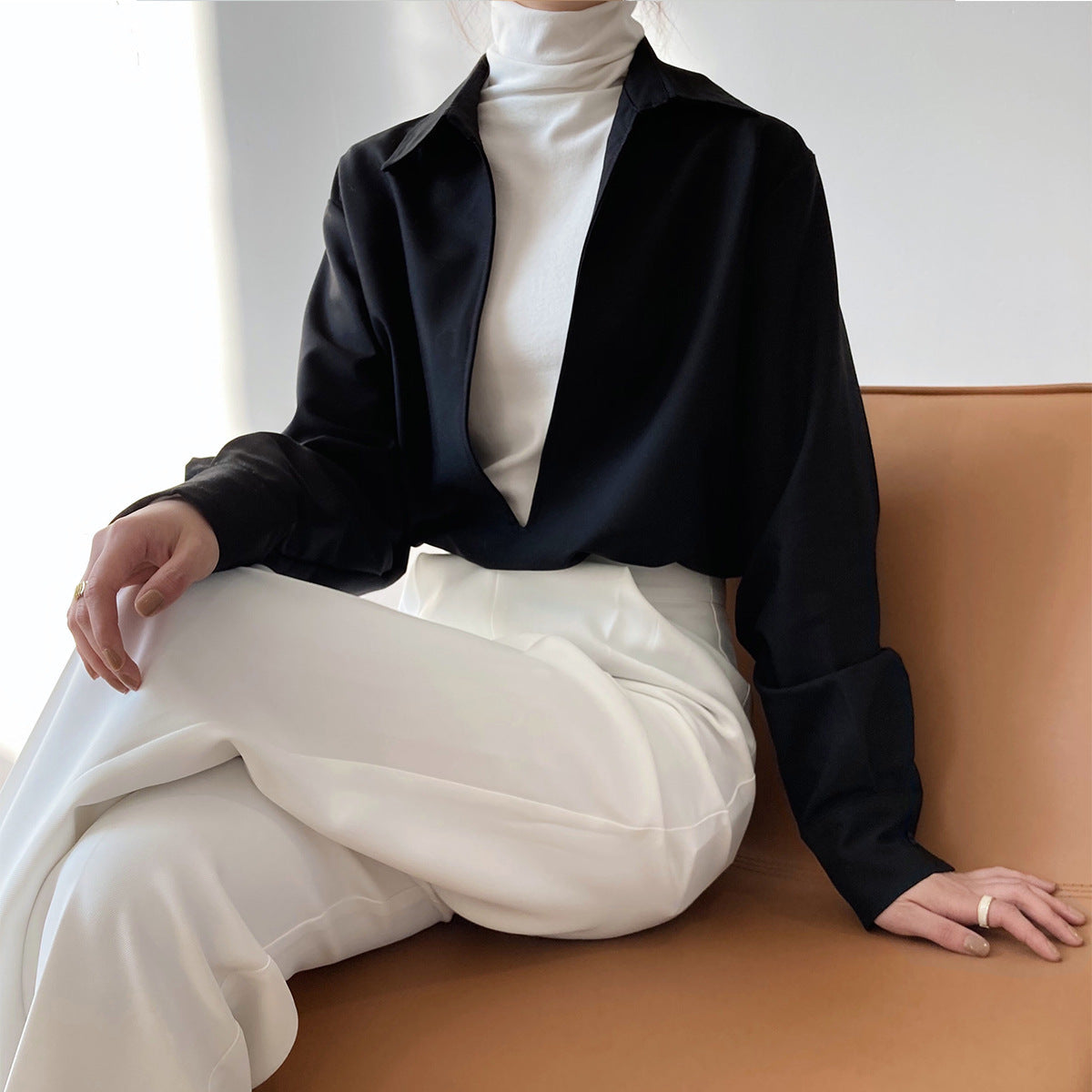 Autumn new design sense light ripe long-sleeved V-neck shirt women's fashion overlay top 677