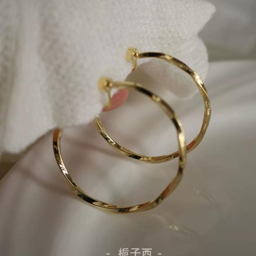 Premium sense metal mosquito coil disc loop earrings French ear clips can be worn without ear piercings, earrings are simple, fashionable and versatile