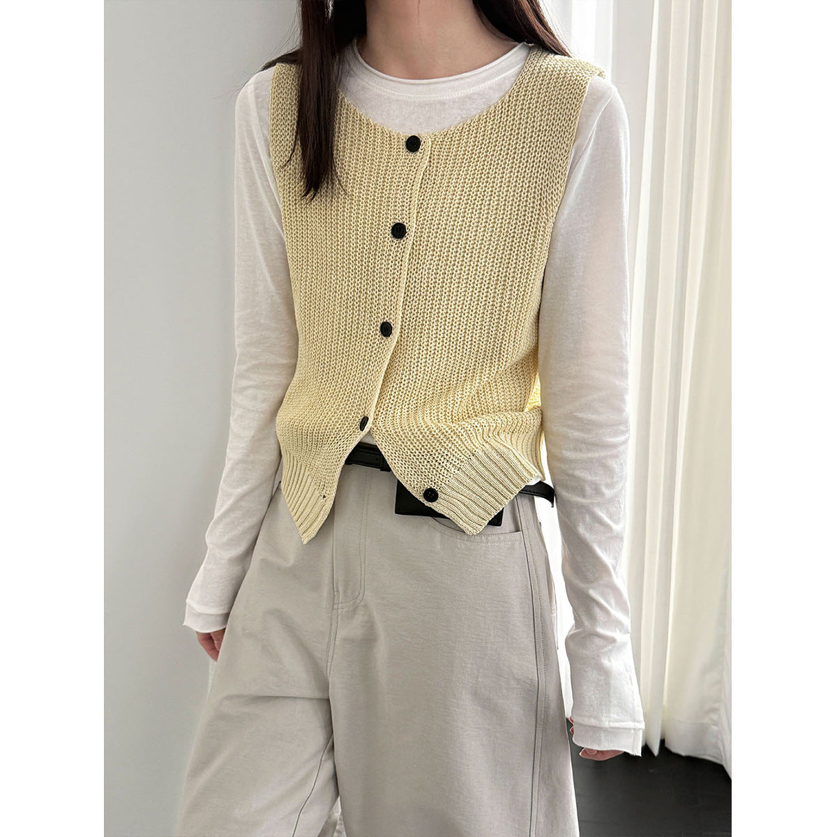 Simple and versatile sleeveless rough knitted vest