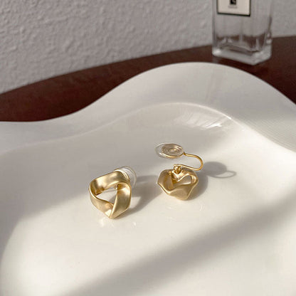 Korean jewelry simple temperament personalized stud earrings women's light luxury niche high-end pearl earrings earrings
