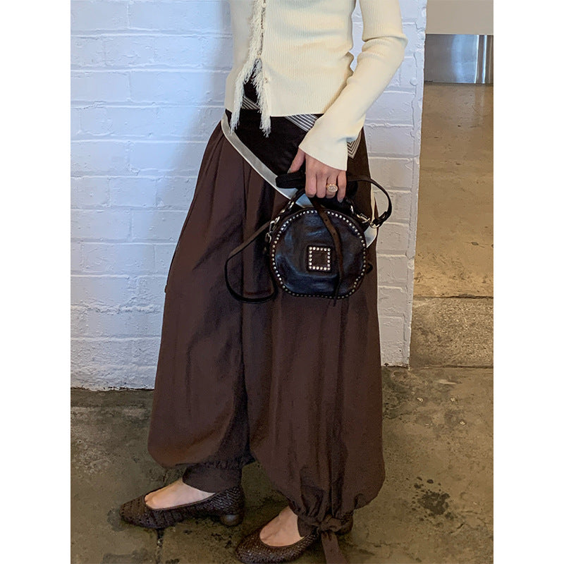 Lazy drape, slimming elastic waist, wide-leg pants