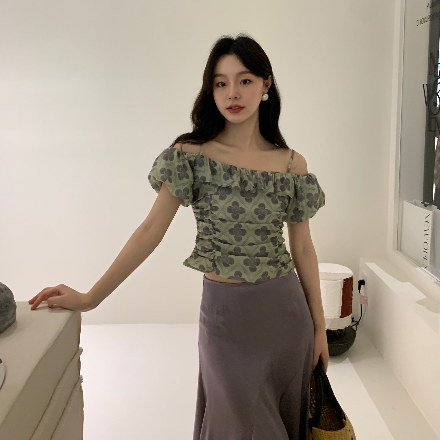 Short one-word shoulder floral suspender top