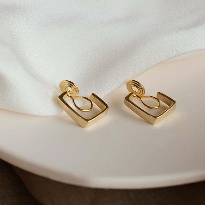 Premium French mosquito coil disc ear clips, metal without ear piercings, can be worn by women's simple commuting square design women's earrings