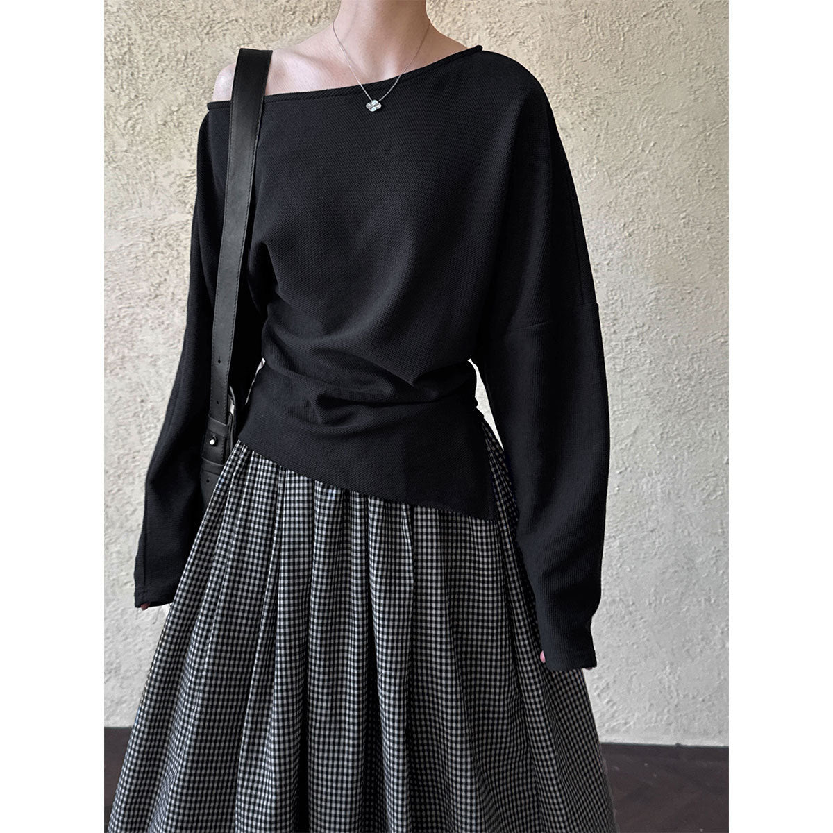 High-end irregular slanted shoulder sweater women's new niche design pleated split waist top