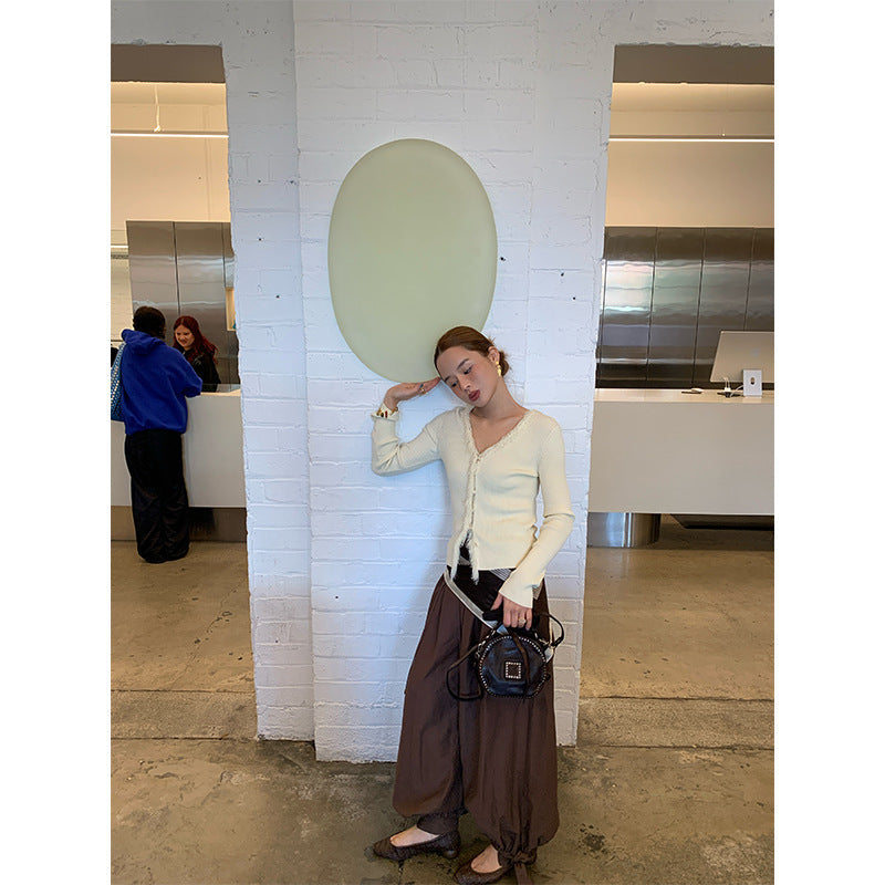 Lazy drape, slimming elastic waist, wide-leg pants
