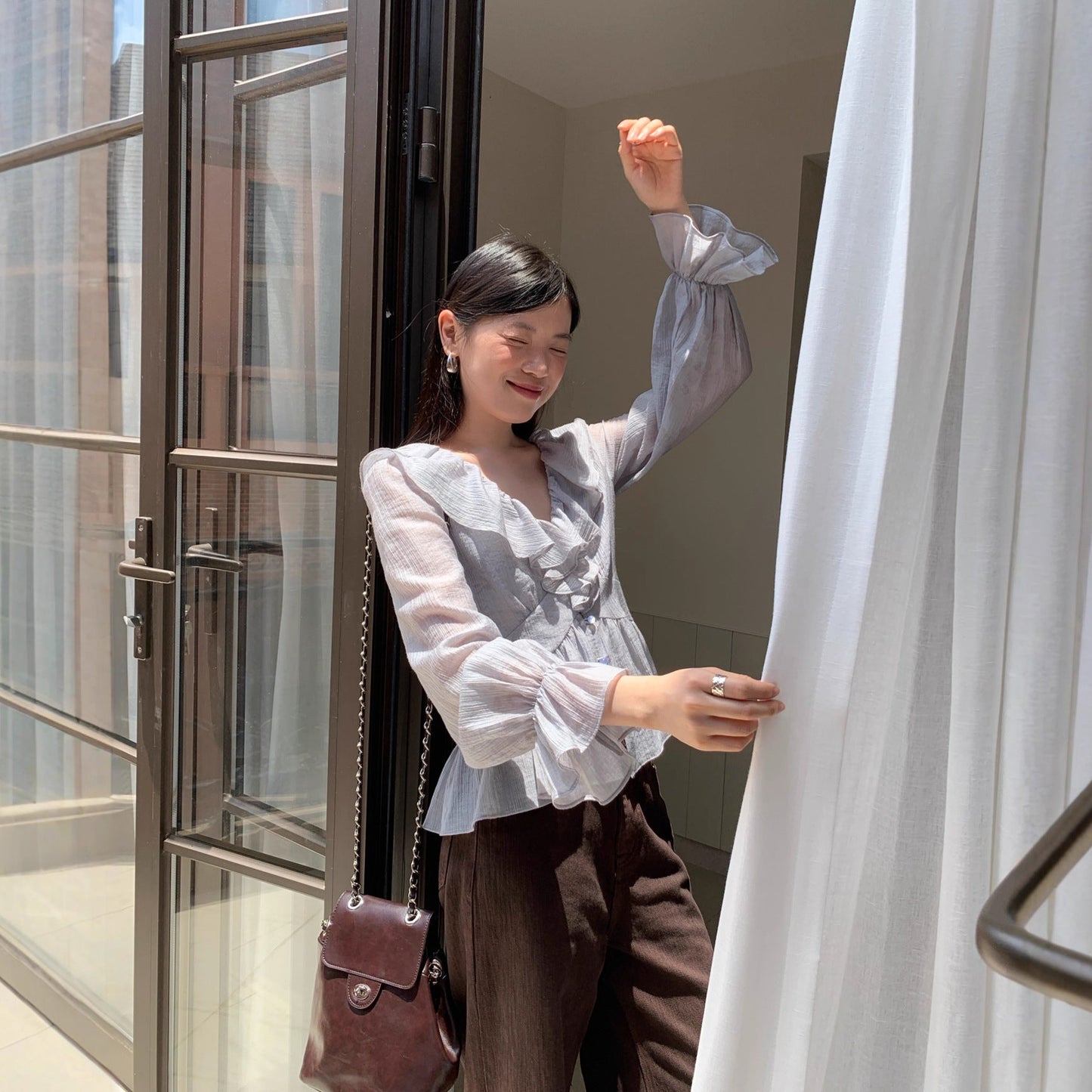 Autumn French age-reducing waist design long-sleeved v-neck ruffle edge shirt
