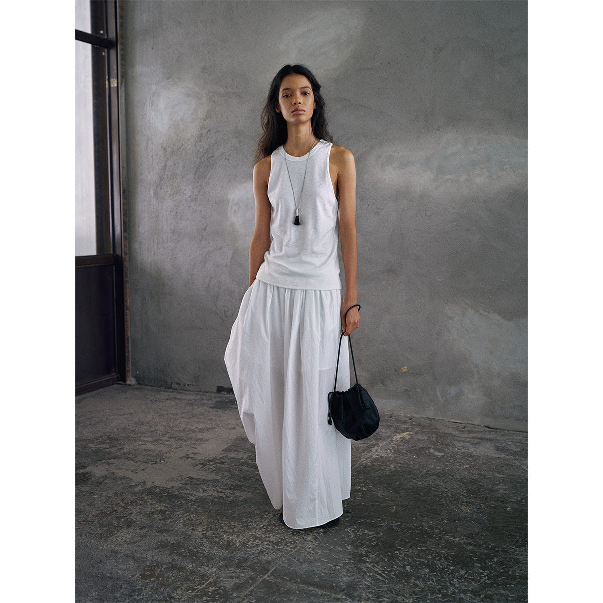 The cotton feels irregular, elastic and thin, lazy, loose pendulum medium and long skirt.