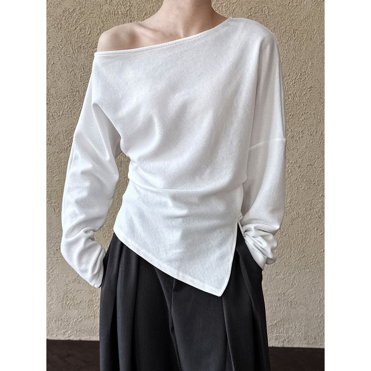 High-end irregular slanted shoulder sweater women's new niche design pleated split waist top