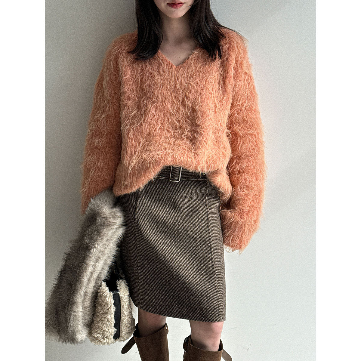 Gentle soft waxy pulled V-neck knitted sweater women's new lazy wind wool warm sweater in winter